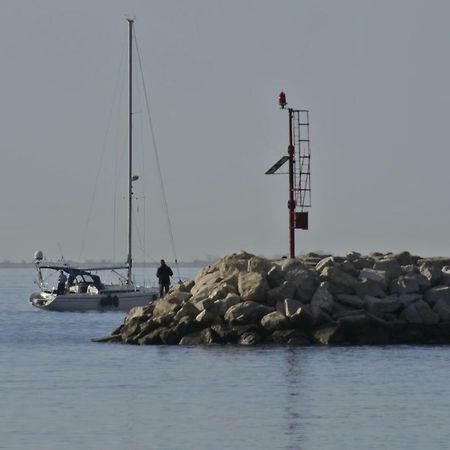 70 Sq M Apartment At Saint Martin'S Harbour มาลีโลชินจ์ ภายนอก รูปภาพ